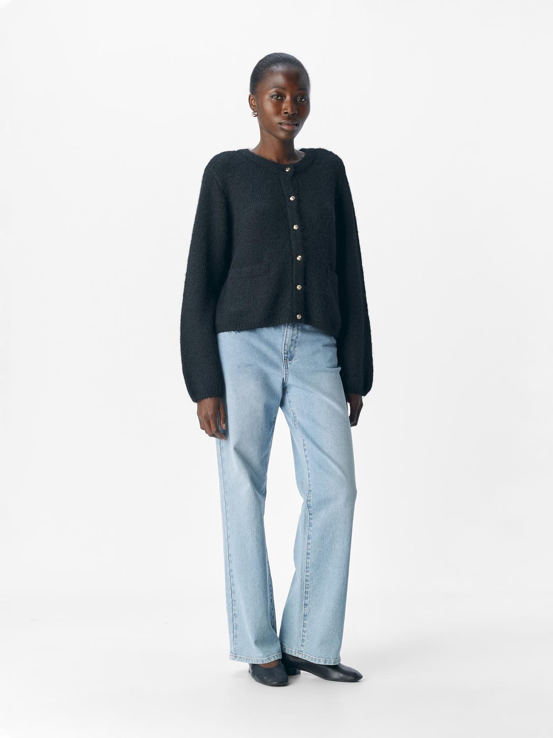 model_shot-front_full